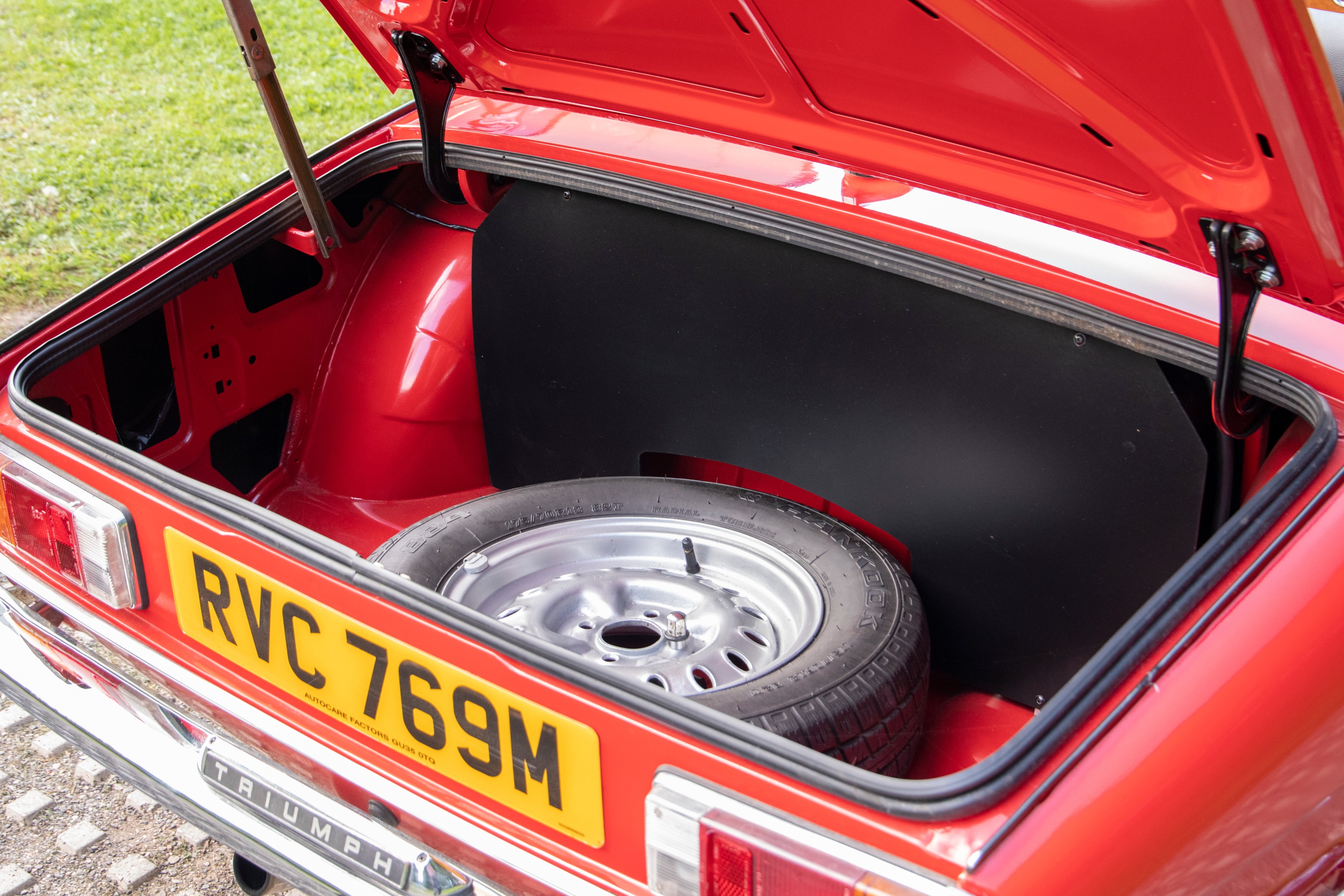 Lot 68 - 1974 Triumph Spitfire 2000cc GT6 Evocation