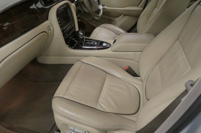 Lot 145 - 2009 Jaguar XJ Sovereign v6 TDVI