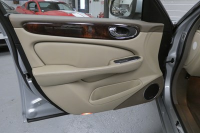 Lot 145 - 2009 Jaguar XJ Sovereign v6 TDVI