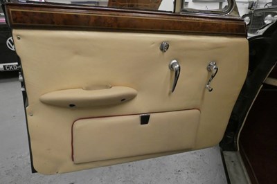 Lot 132 - 1969 Daimler 420 Sovereign