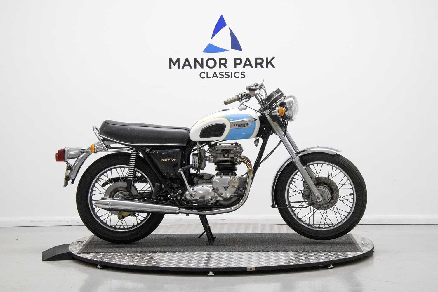 Lot 1976 Triumph Tiger 750