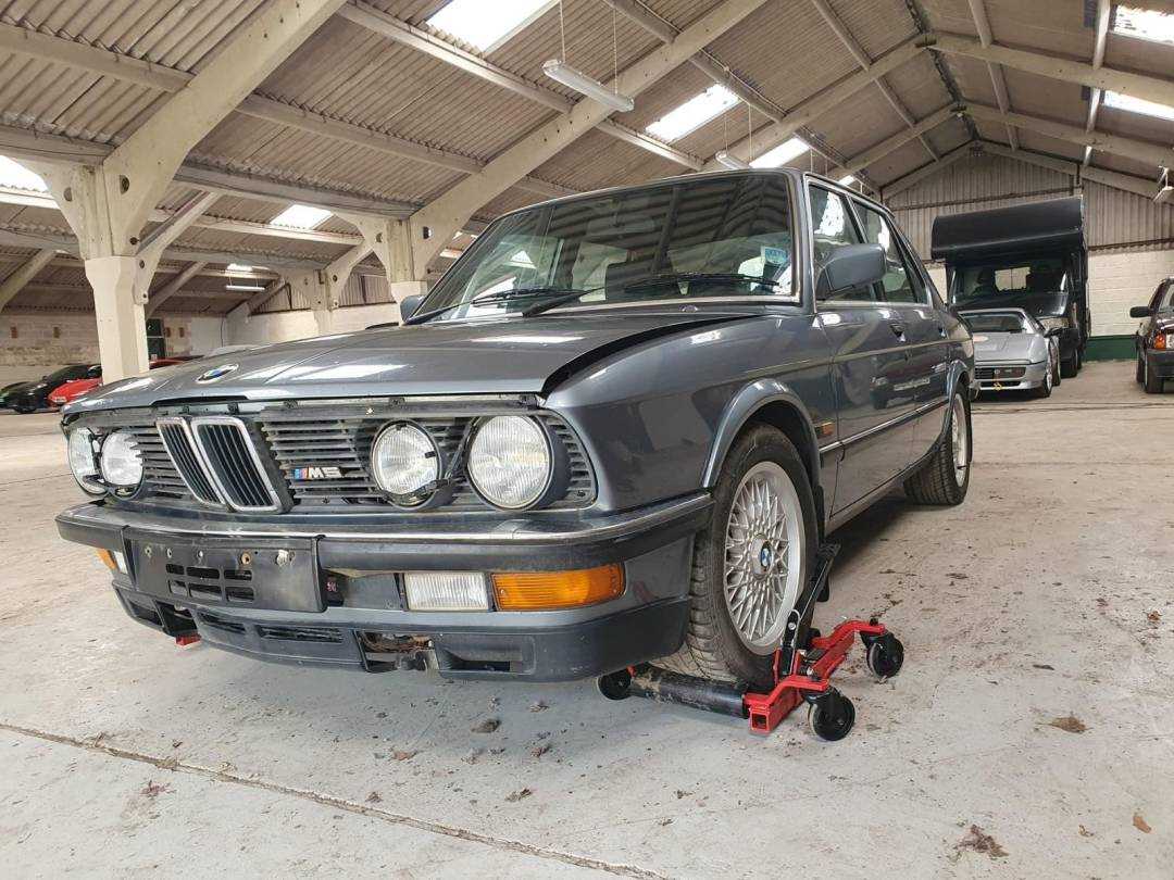 Lot 1987 BMW M5 E28