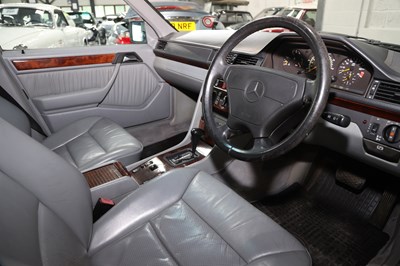 Lot 255 - 1994 Mercedes-Benz E 320 Estate 7-Seater