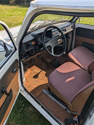 Lot 53 - 1990 Trabant 1.1 Limousine