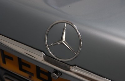Lot 1980 Mercedes-Benz 380 SL