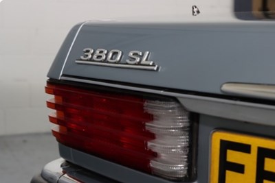 Lot 1980 Mercedes-Benz 380 SL