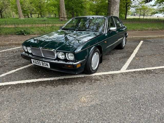 Lot 17 - 1993 Jaguar XJ40 XJ6 3.2 Auto