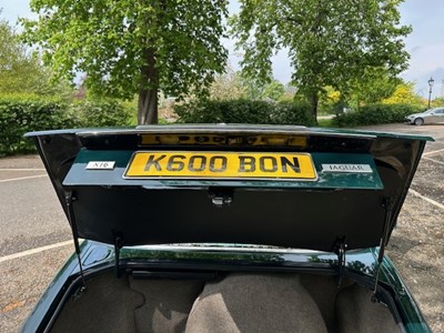 Lot 17 - 1993 Jaguar XJ40 XJ6 3.2 Auto