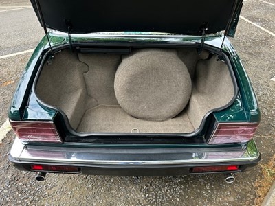 Lot 17 - 1993 Jaguar XJ40 XJ6 3.2 Auto
