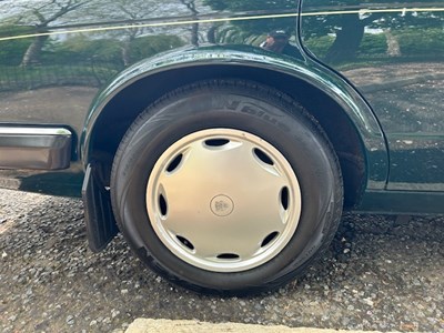 Lot 17 - 1993 Jaguar XJ40 XJ6 3.2 Auto