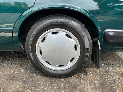 Lot 17 - 1993 Jaguar XJ40 XJ6 3.2 Auto