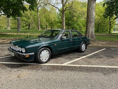 Lot 17 - 1993 Jaguar XJ40 XJ6 3.2 Auto