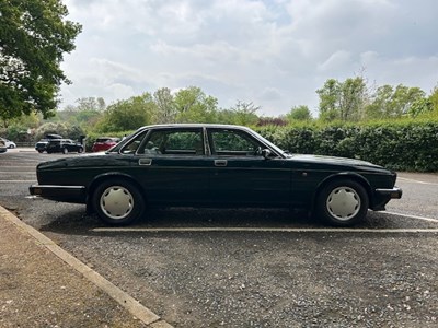 Lot 17 - 1993 Jaguar XJ40 XJ6 3.2 Auto