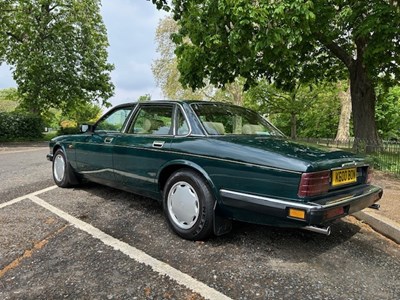 Lot 17 - 1993 Jaguar XJ40 XJ6 3.2 Auto