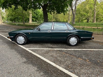 Lot 17 - 1993 Jaguar XJ40 XJ6 3.2 Auto