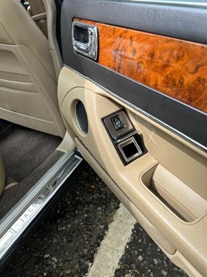 Lot 17 - 1993 Jaguar XJ40 XJ6 3.2 Auto