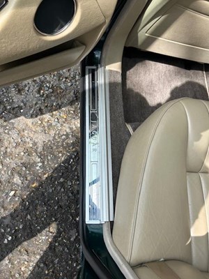 Lot 17 - 1993 Jaguar XJ40 XJ6 3.2 Auto
