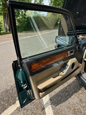 Lot 17 - 1993 Jaguar XJ40 XJ6 3.2 Auto
