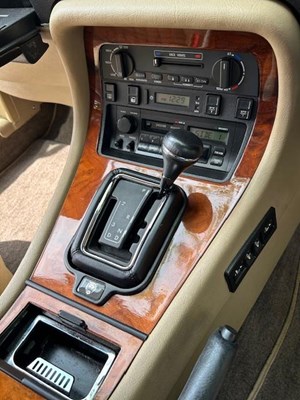 Lot 17 - 1993 Jaguar XJ40 XJ6 3.2 Auto