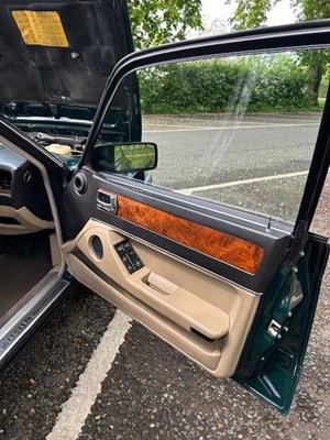 Lot 17 - 1993 Jaguar XJ40 XJ6 3.2 Auto
