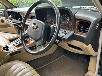 Lot 17 - 1993 Jaguar XJ40 XJ6 3.2 Auto