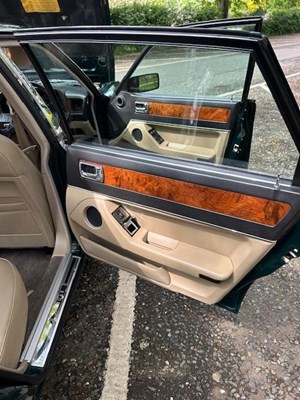 Lot 17 - 1993 Jaguar XJ40 XJ6 3.2 Auto