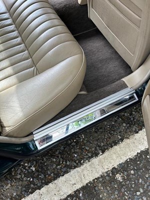 Lot 17 - 1993 Jaguar XJ40 XJ6 3.2 Auto