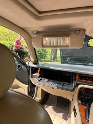 Lot 17 - 1993 Jaguar XJ40 XJ6 3.2 Auto
