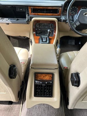 Lot 17 - 1993 Jaguar XJ40 XJ6 3.2 Auto