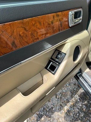 Lot 17 - 1993 Jaguar XJ40 XJ6 3.2 Auto