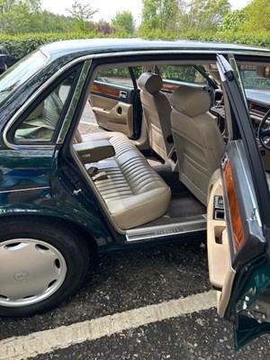 Lot 17 - 1993 Jaguar XJ40 XJ6 3.2 Auto