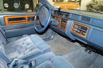 Lot 129 - 1990 Cadillac Fleetwood