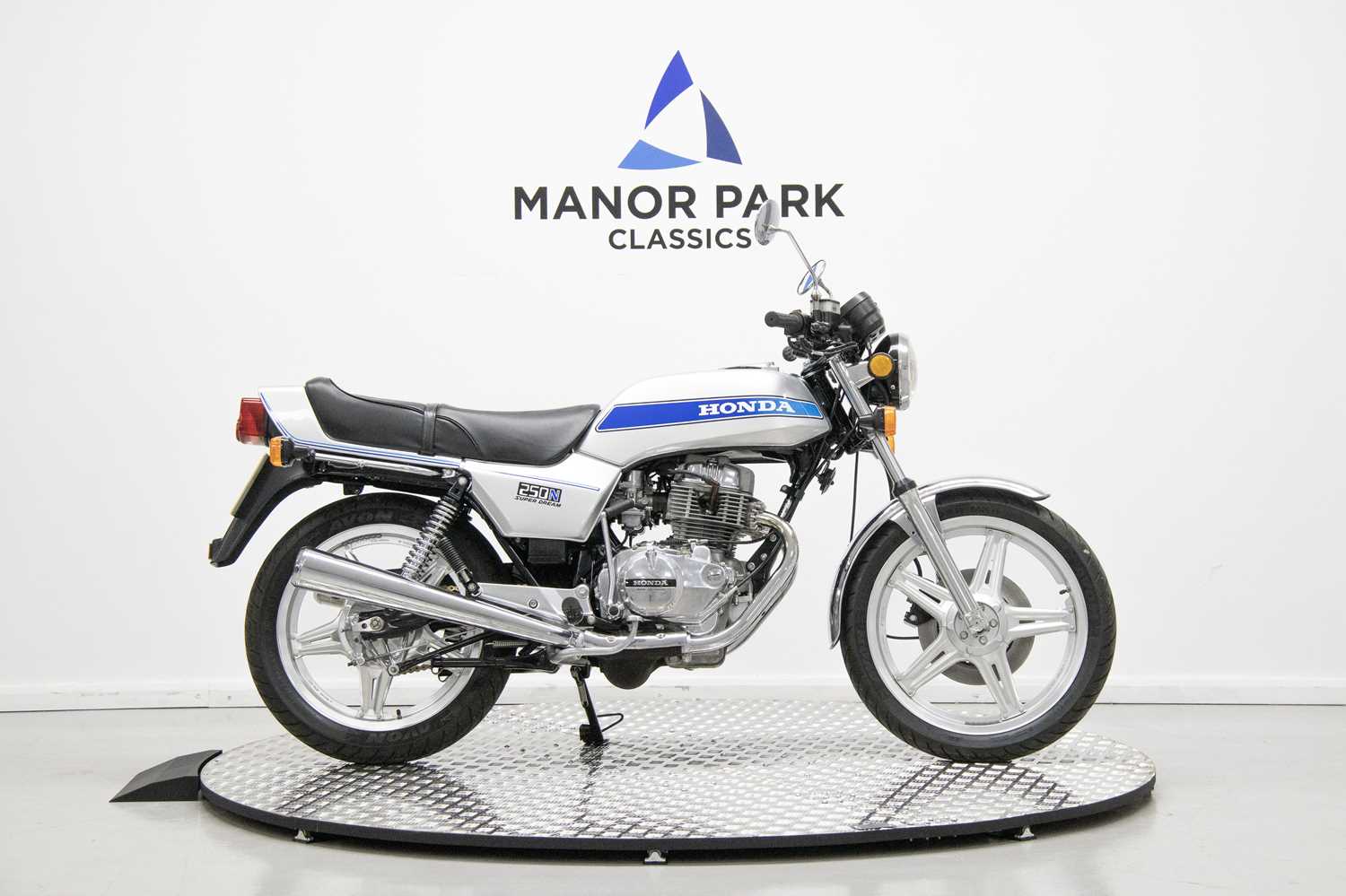 Lot 69 - 1978 Honda CB250N Super Dream