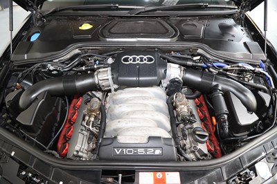 Lot 2007 Audi S8 V10