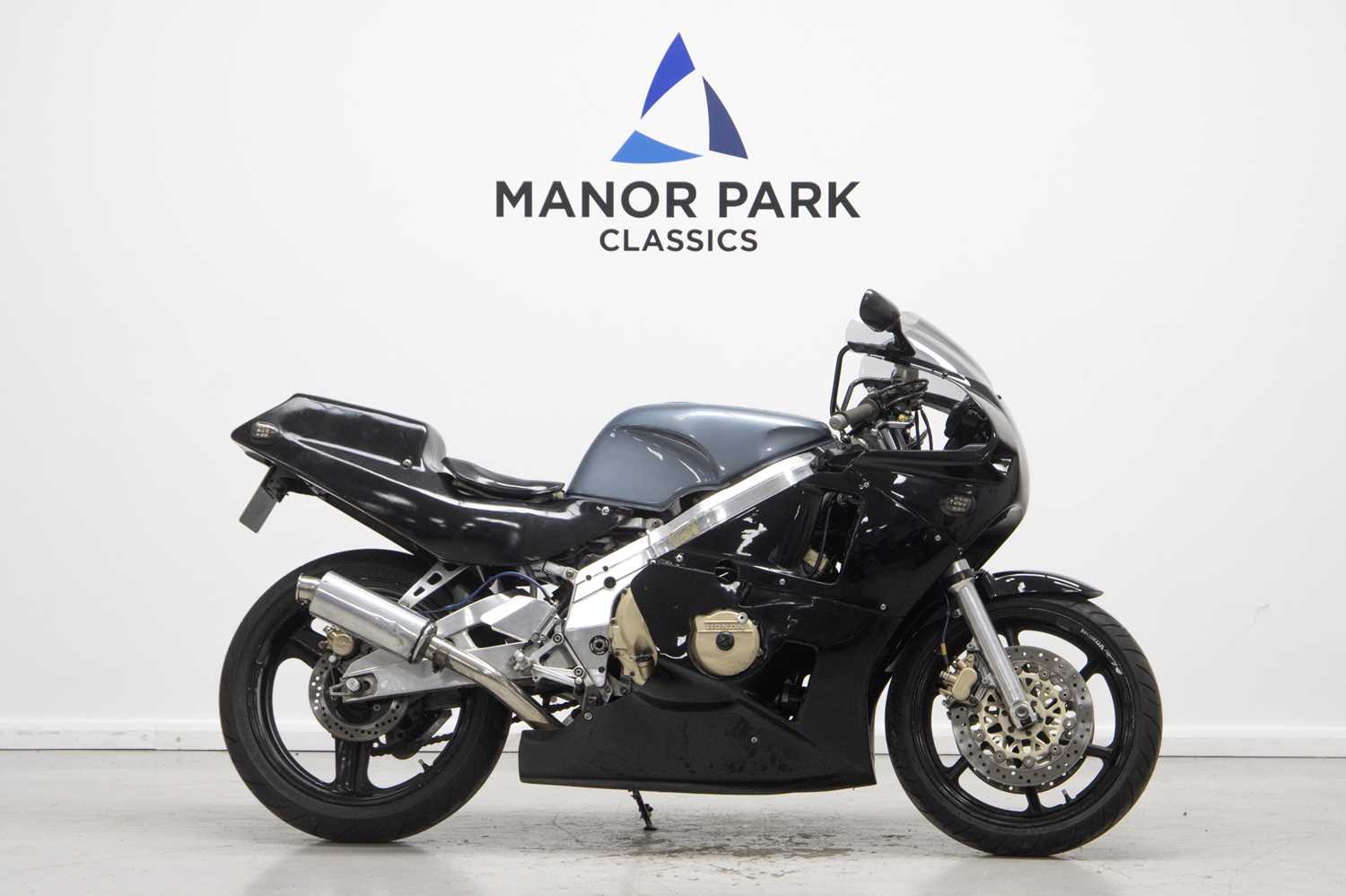 Lot 6 - 1992 Honda CBR400RR