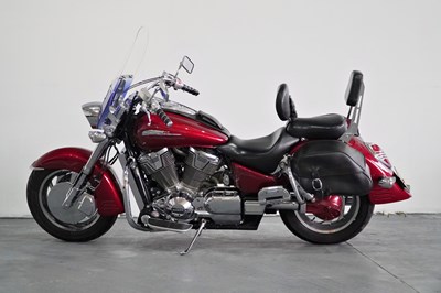 Lot 2003 Honda VTX 1800C
