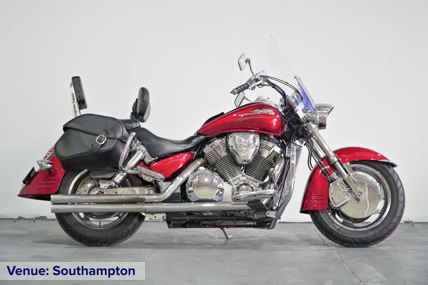 Lot 2003 Honda VTX 1800C