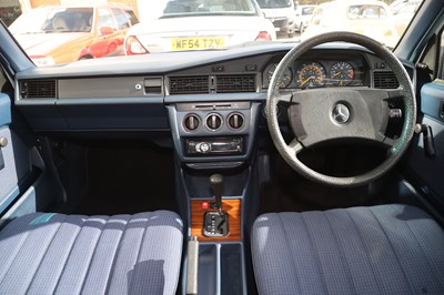 Lot 1986 Mercedes-Benz 190 E 2.0