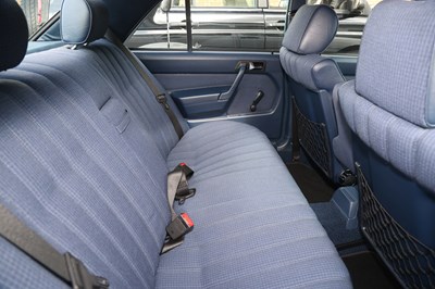 Lot 1986 Mercedes-Benz 190 E 2.0