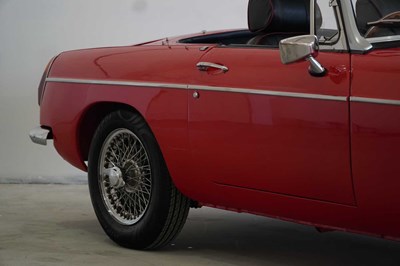 Lot 123 - 1972 MG B Roadster