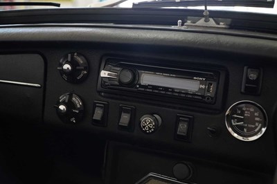 Lot 123 - 1972 MG B Roadster