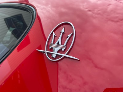 Lot 2013 Maserati GranTurismo Sport S-A