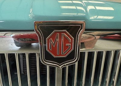 Lot 1964 MG B Roadster
