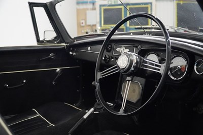 Lot 135 - 1964 MG B Roadster