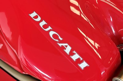Lot 1998 Ducati 748