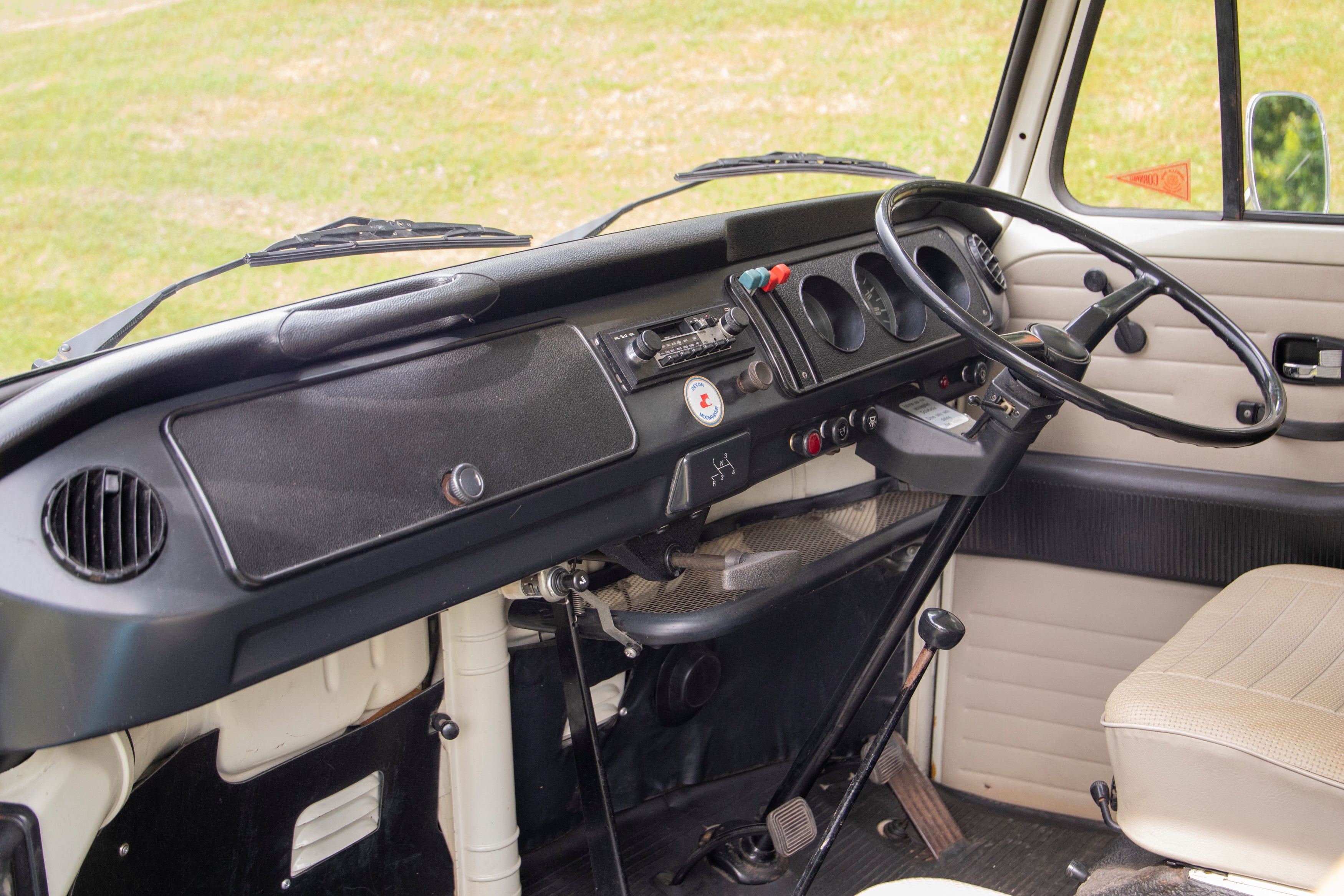 Devom Moon Raker Lot 46 - 1972 Volkswagen Type 2 Transporter Devon