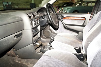 Lot 129 - 1995 Vauxhall Cavalier 2.0 CDX Saloon