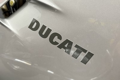 Lot 4 - 1999 Ducati 900 SS Final Edition