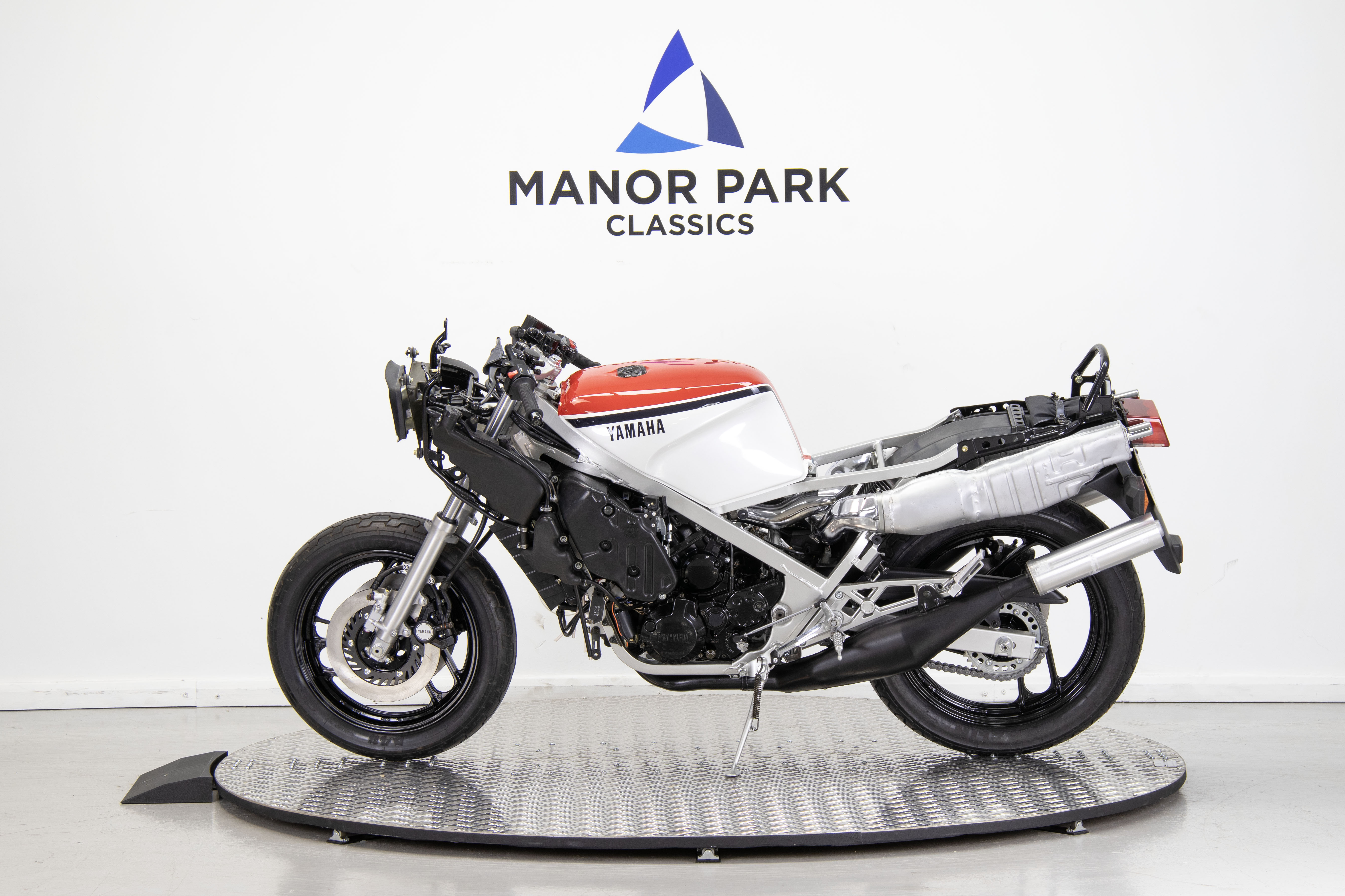 Lot 32 - 1984 Yamaha RD500 LC