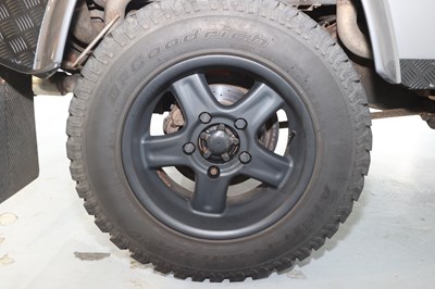 Lot 242 - 2001 Land Rover Defender 90